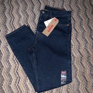 Levi’s Wedgie Fit Size 28!